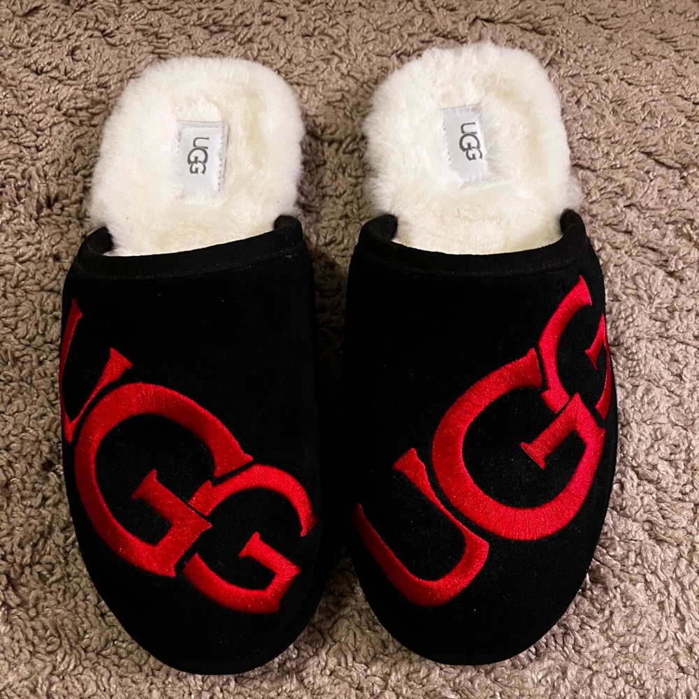 UGG slippers black and red stitching